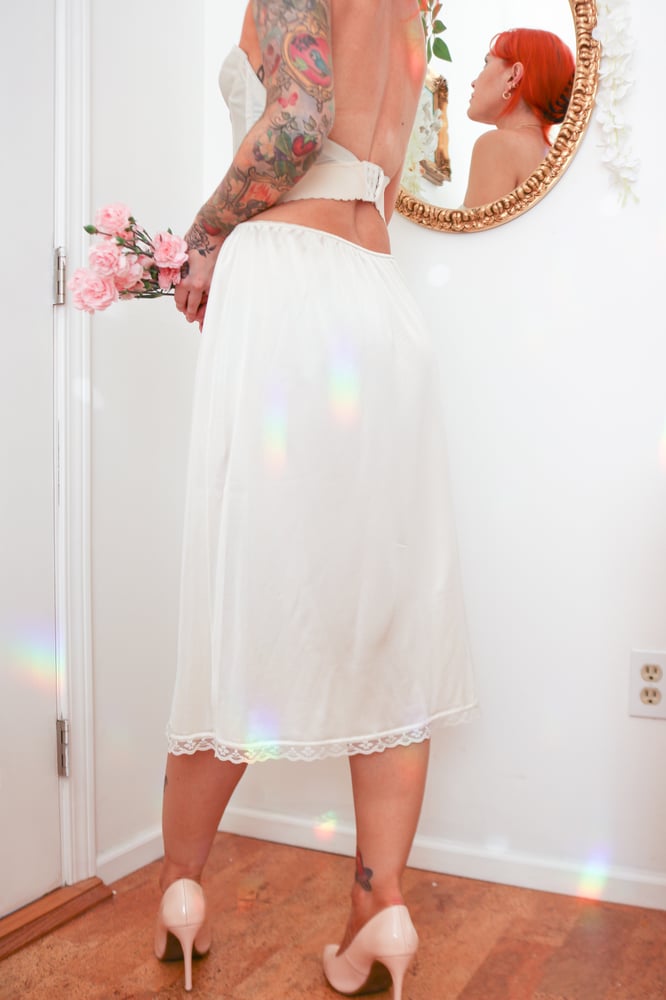 Image of Vintage Late 1960s Warner's Angelic Ivory Half Slip (Large)