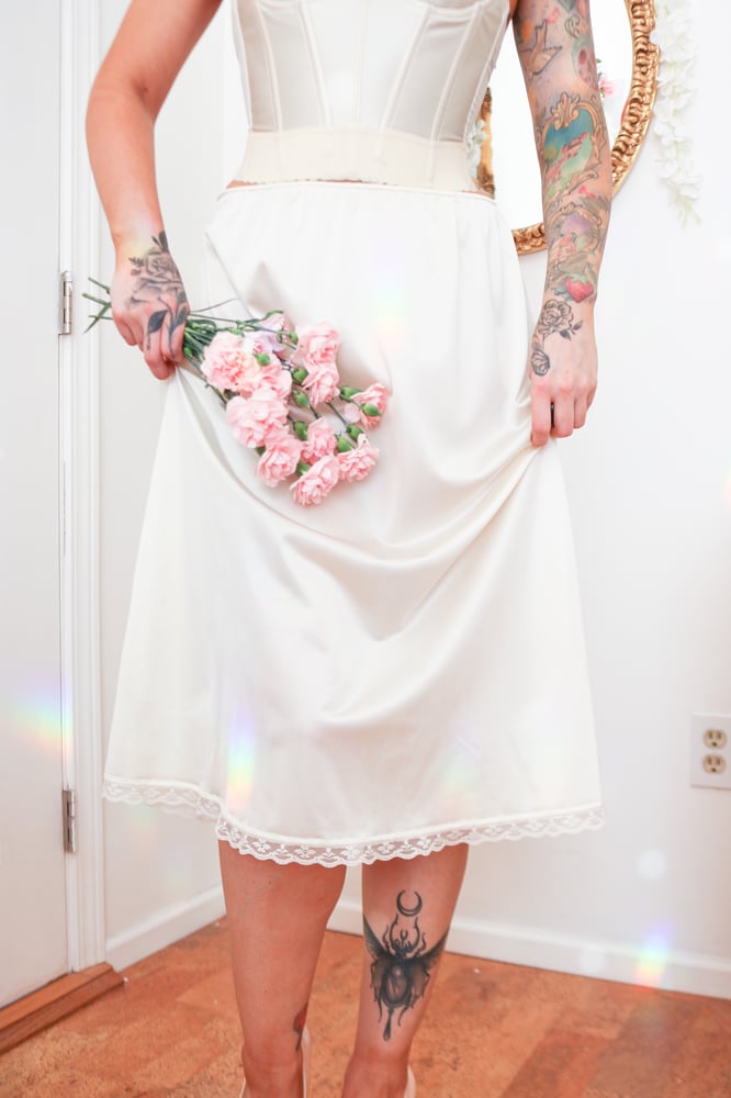 Image of Vintage Late 1960s Warner's Angelic Ivory Half Slip (Large)