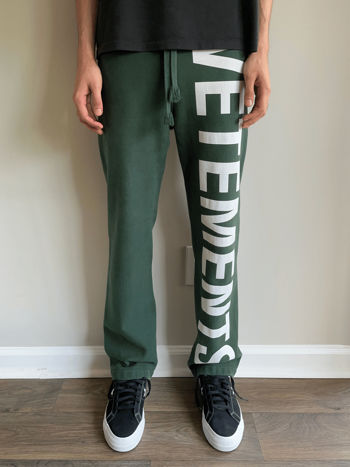 19 Vetements Logo Spell Out Sweatpants - XS | neverlandsupply