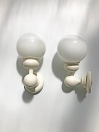 Image 1 of APLIQUE DE MADERA COLOR BEIS CON GLOBO SEMITRANSPARENTE, AÑOS 60