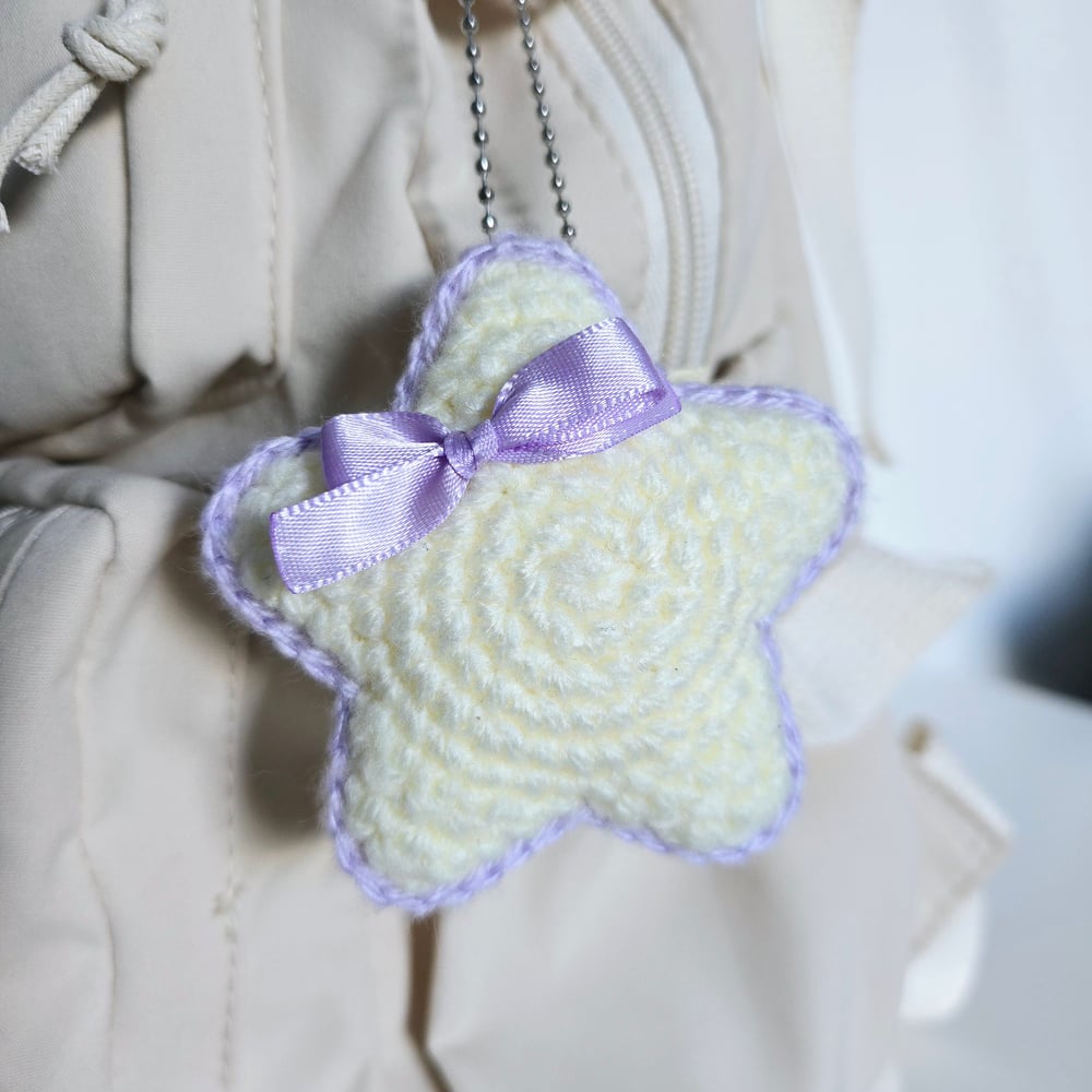 Image of Crocheted Star Bag Hanger (Lilac & Cream)
