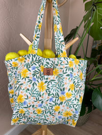 Image 2 of  Cabas Felicette "fleurs blanc","Matcha","Noir" et "Champ bleu"