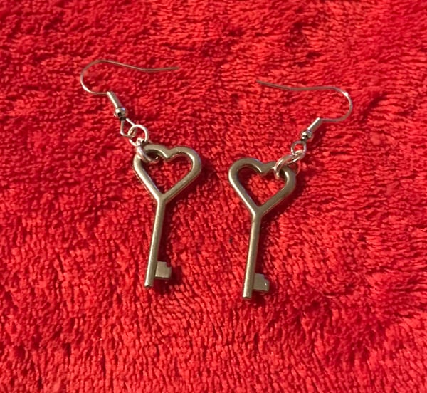 Image of Unlock my heart earrings