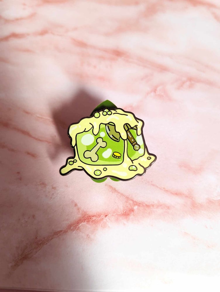 Image of 1.5" Jelly Cube RPG Enemy Enamel Pin