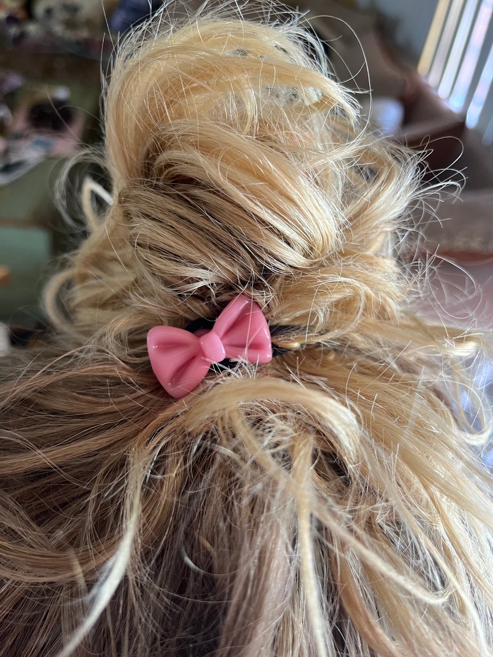 Image of bow hair tie 