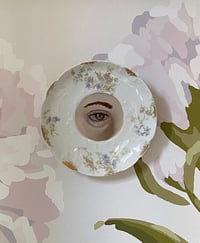 Lover's eye in hazel with soft flowers