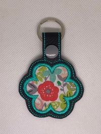 Porte clés fleur appliquée appliquée 12