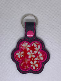 Porte clés fleur appliquée 14