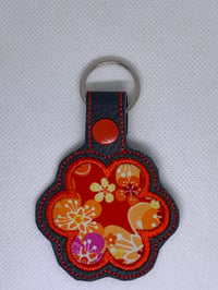 Porte clés fleur appliquée 15 