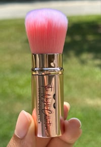 Retractable Medium Kabuki Travel Brush