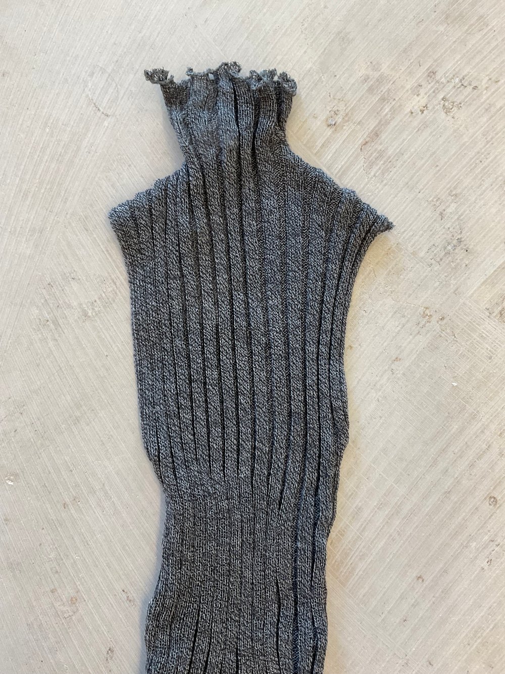 Merino ribbed top salt and pepper 