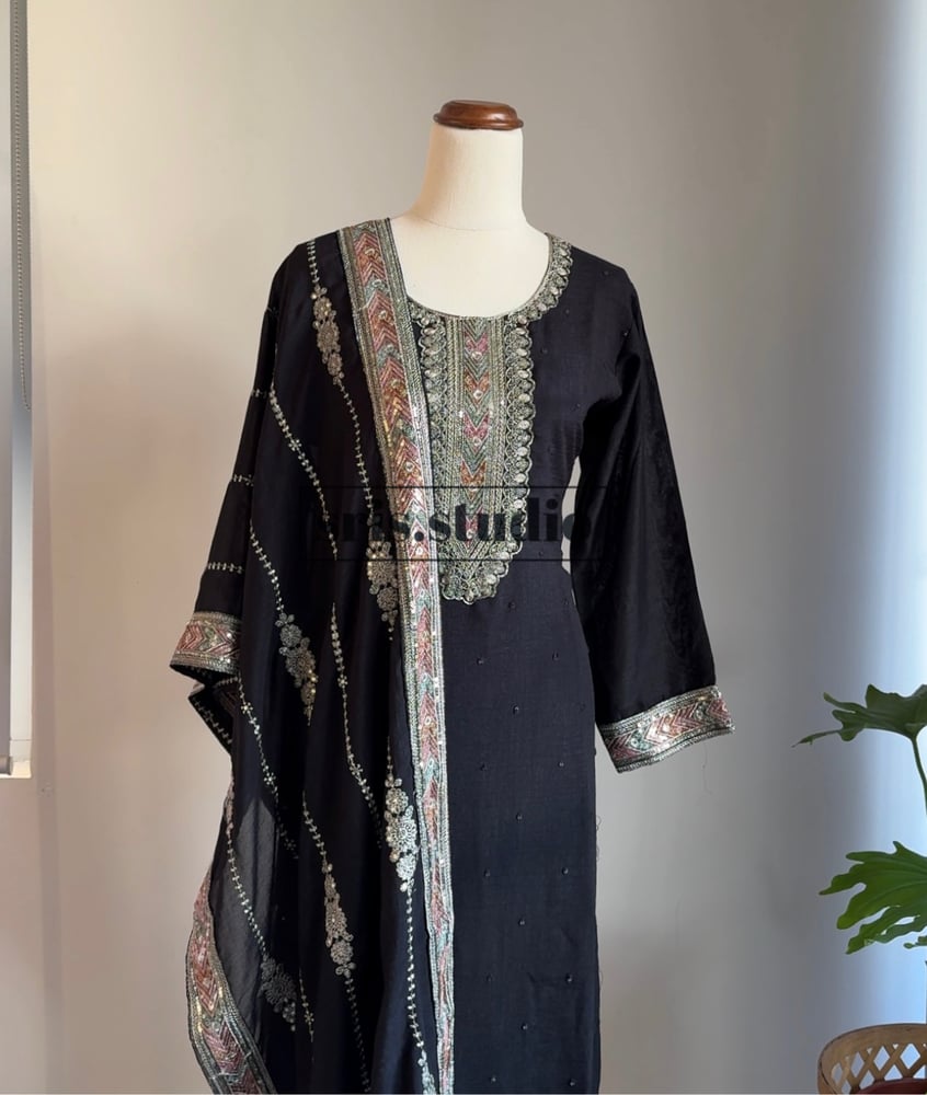 Image of Black kurta three piece set