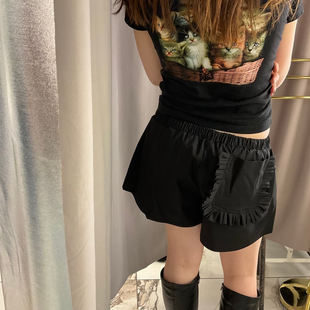 Black cotton shorts with ruffles pocket 