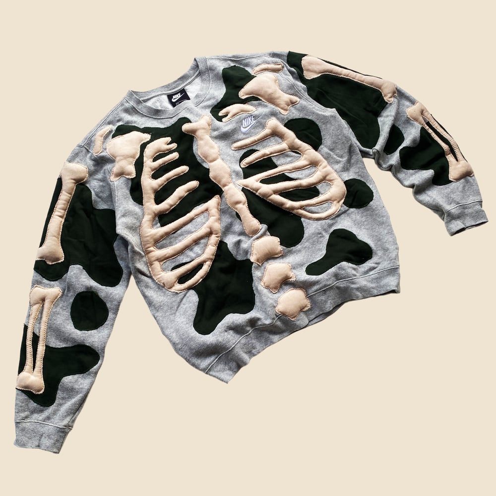 REWORKED NIKE FLOW 3D SKELETON GREY MISTY SWEATSHIRT SIZE L