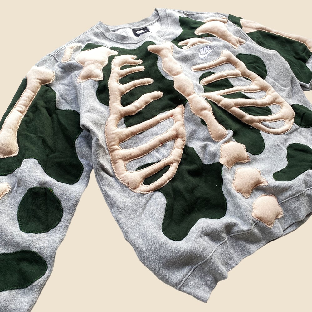 REWORKED NIKE FLOW 3D SKELETON GREY MISTY SWEATSHIRT SIZE L