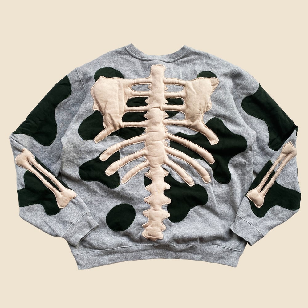 REWORKED NIKE FLOW 3D SKELETON GREY MISTY SWEATSHIRT SIZE L