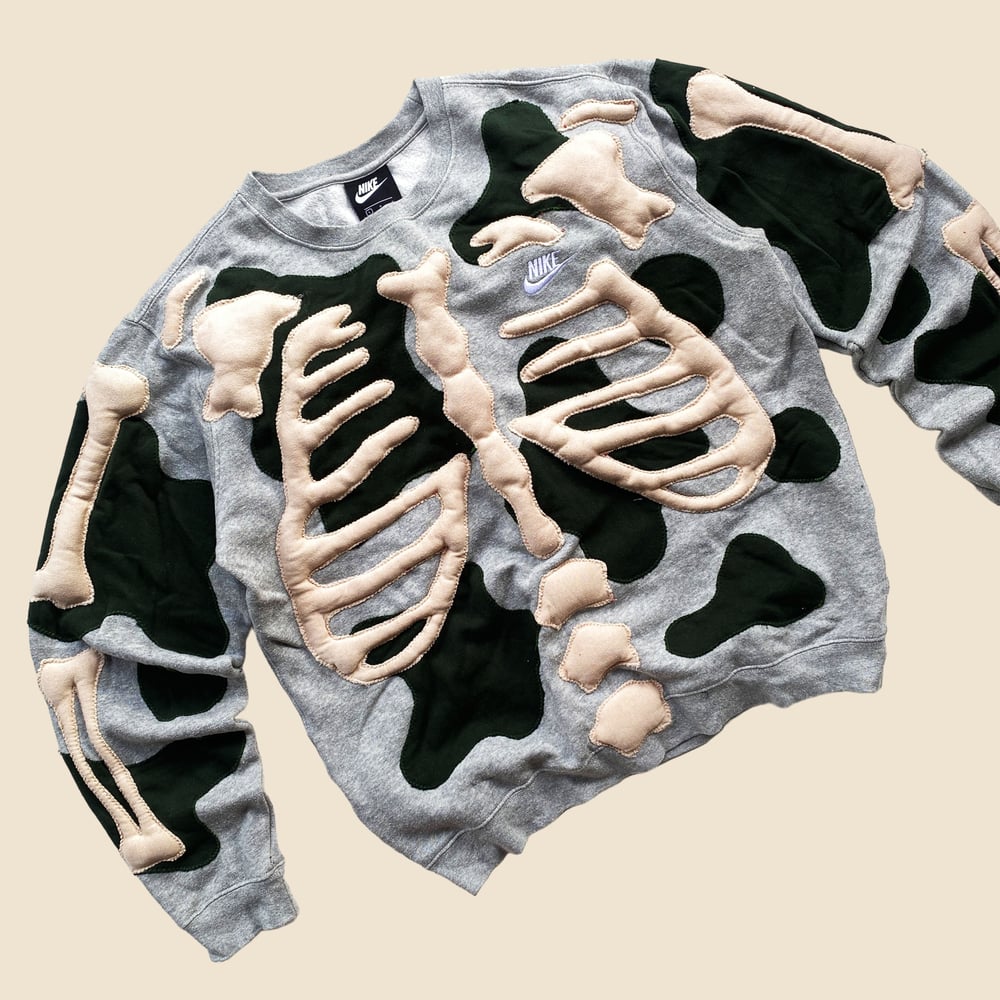 REWORKED NIKE FLOW 3D SKELETON GREY MISTY SWEATSHIRT SIZE L