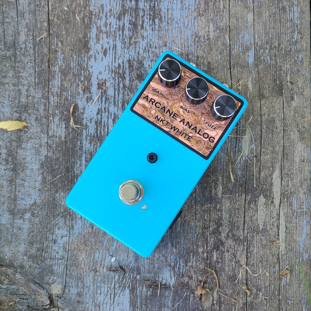 NKT775 WHITE FUZZ FACE (Daphne Blue)