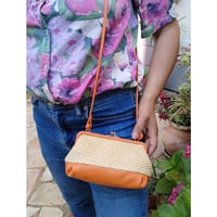 Image 7 of Sac Pochette MARQUISE en raphia & cuir Orange