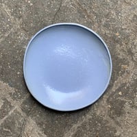 Image 1 of Grande assiette creuse — bleu ciel