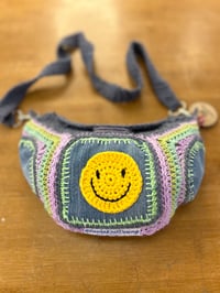 Image 1 of Riñonera Smile 