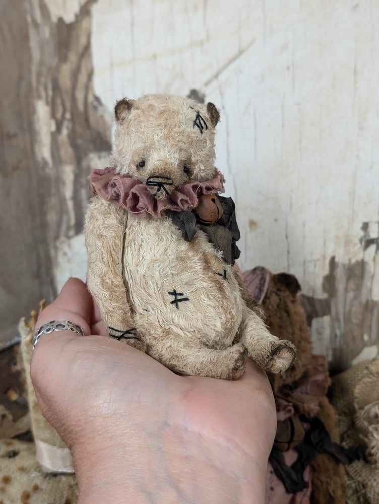 Image of 5" - old worn shabby distressed all cream Teddy Bear  by whendi's bears.