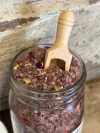 Image 2 of FLORÁ BATH SALTS 500g + WOODEN SCOOP 