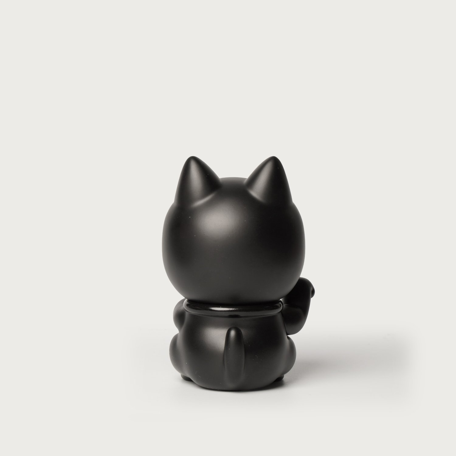 Image of CHUBBY OJISAN LUCKY CAT  IN BLACK