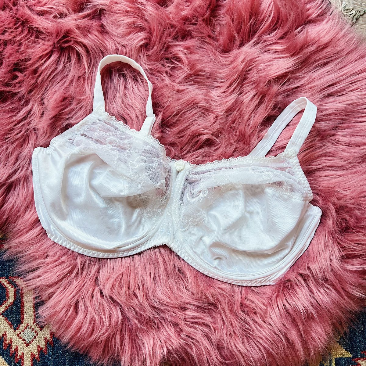 Image of Size 40DDD/38DD - Warner's Vintage White Satin Bra