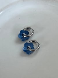 Image 2 of Stainless Steel Resin Flower Huggies