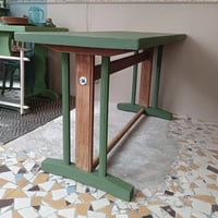 Image 1 of Table bistrot bois et vert olive 