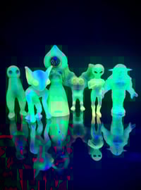 Image 4 of Hyper Cryptid Sofubi Series 1: The Hopkinsville Goblin Glow In The Dark