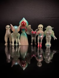 Image 5 of Hyper Cryptid Sofubi Series 1: The Hopkinsville Goblin Glow In The Dark