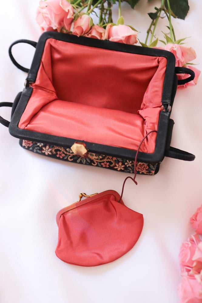 Image of Vintage Floral Garden Tapestry Clap Purse with Change Purse