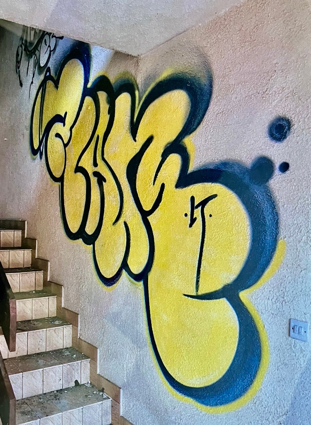 Throw-up jaune