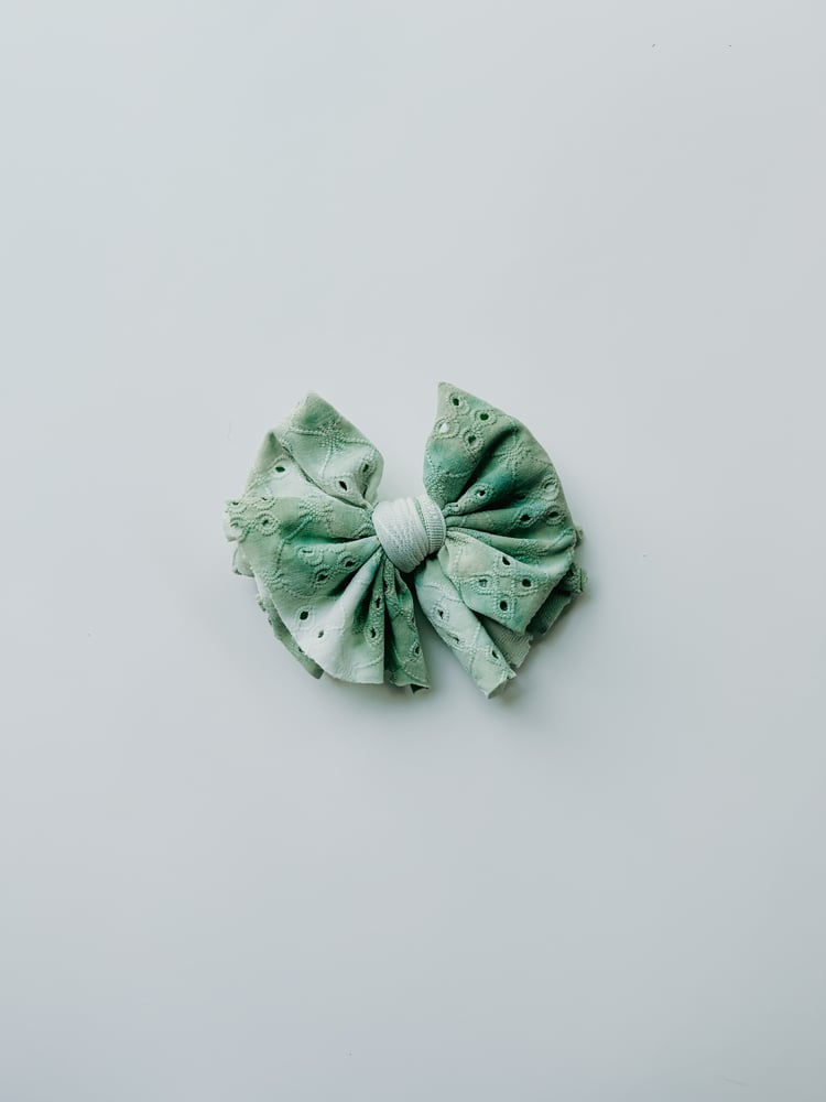 Image of RTS - bloomie bow clip: green eyelet