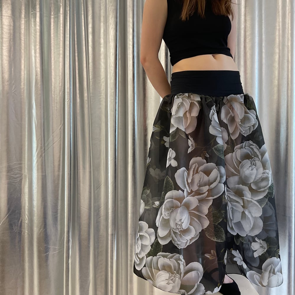 Bella organza skirt with flowers print 