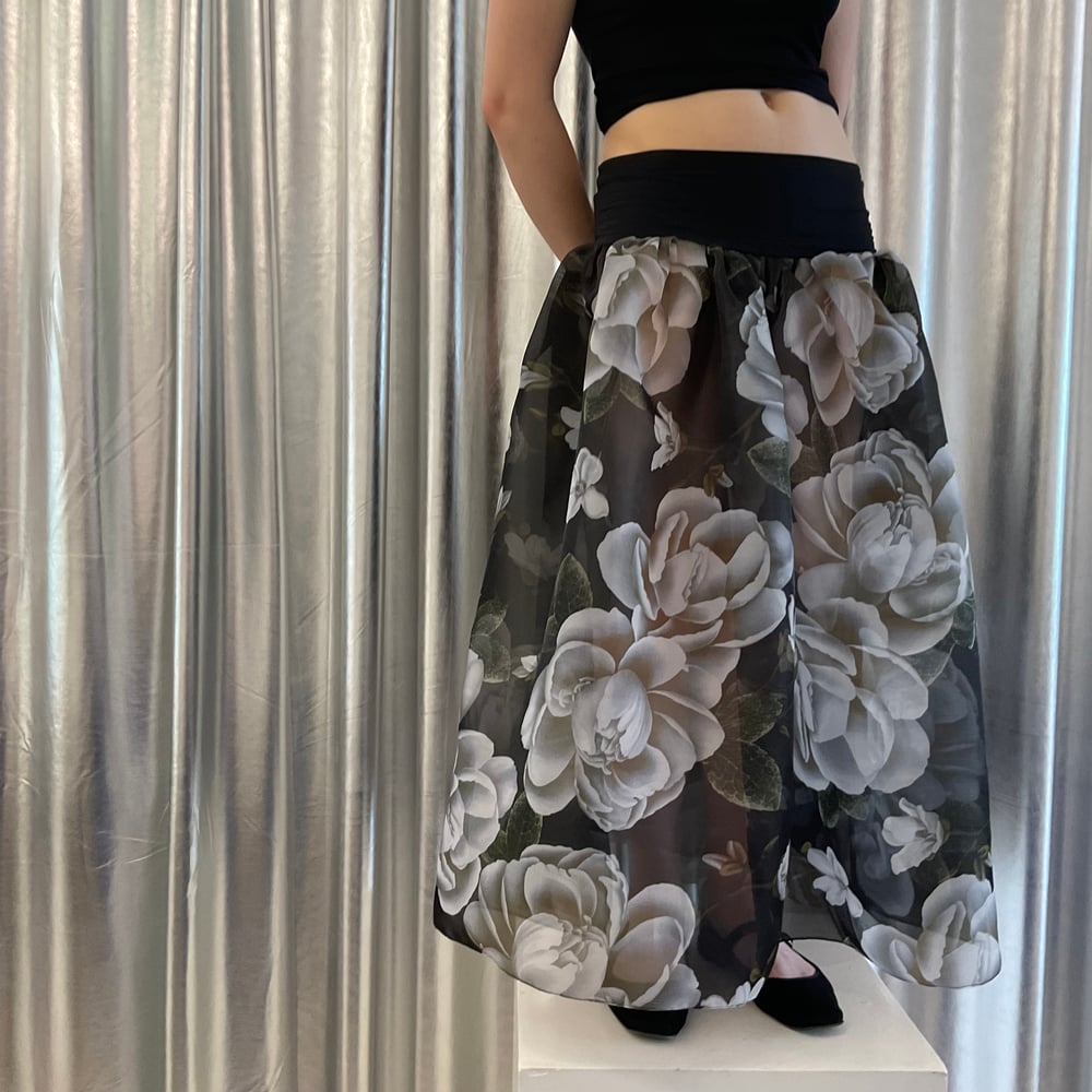 Bella organza skirt with flowers print 