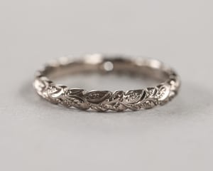 Image of 18ct White Gold 3mm laurel leaf carved ring