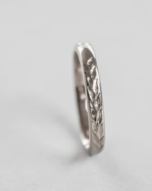 Image of 18ct white gold 3mm 'Barleycorn' ring