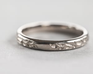 Image of 18ct white gold 3mm 'Barleycorn' ring