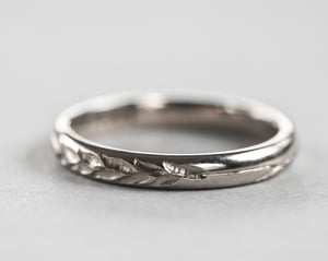 Image of 18ct white gold 3mm 'Barleycorn' ring