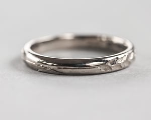 Image of 18ct white gold 3mm 'Barleycorn' ring