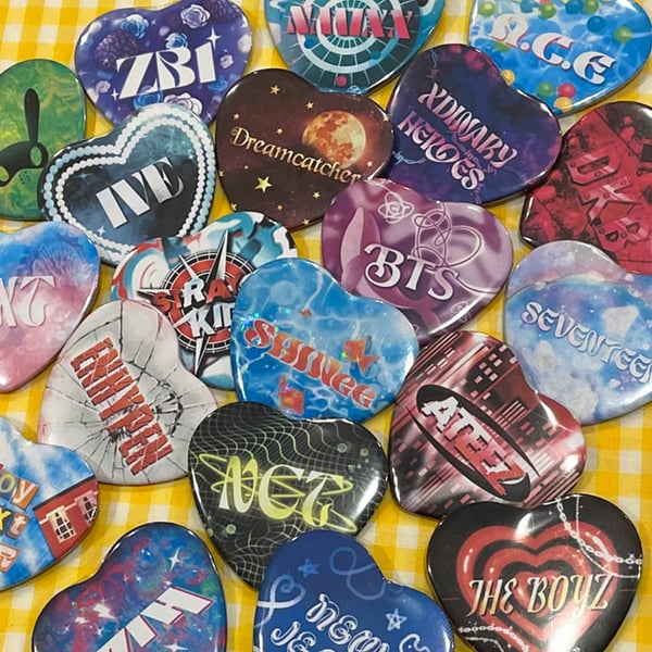 Image of ✨ KPOP BADGES ✨ 