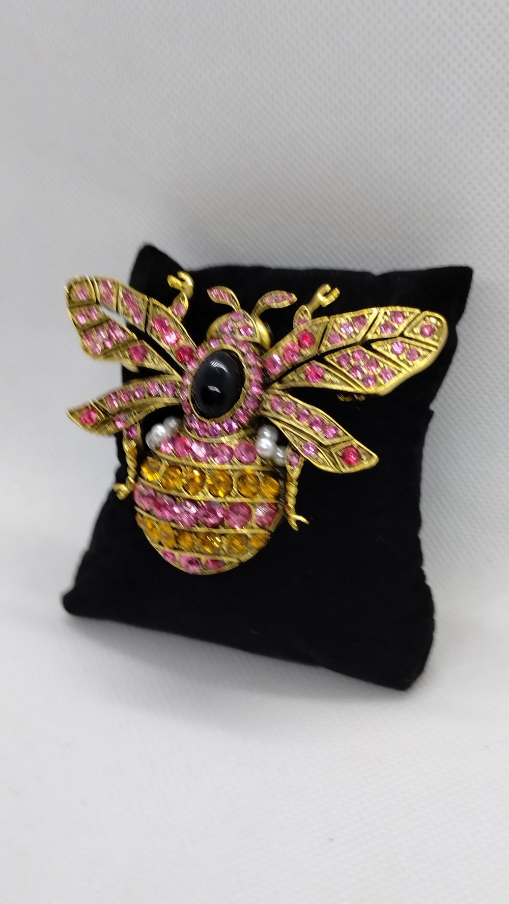 Bee-dazzled Broch 
