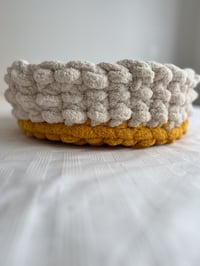 Image 2 of Daisy pet bed