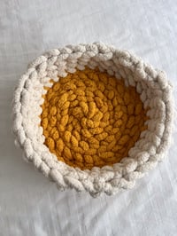 Image 1 of Daisy pet bed