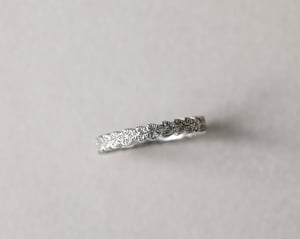 Image of Platinum 3mm oak leaf carved ring - Women's size