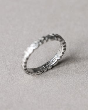 Image of Platinum 3mm oak leaf carved ring - Women's size