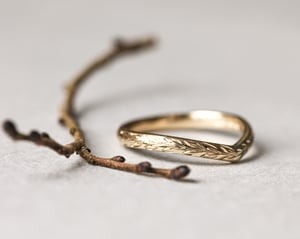 Image of 18ct Yellow gold 2mm ‘Olive leaf’ engraved Wishbone ring